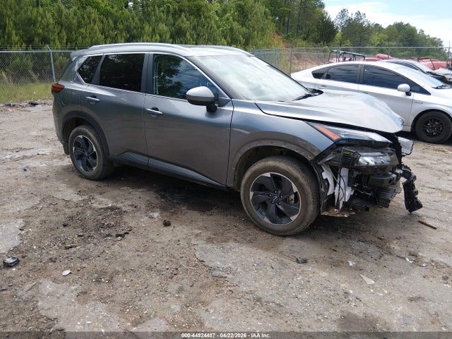 Salvage Nissan Rogue Image