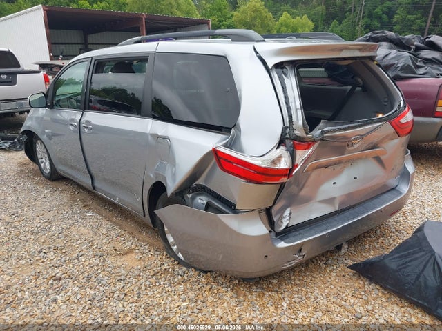 Toyota Sienna Xle Premium 8 Passenger