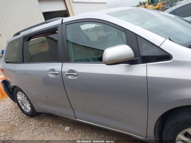 Toyota Sienna Xle Premium 8 Passenger