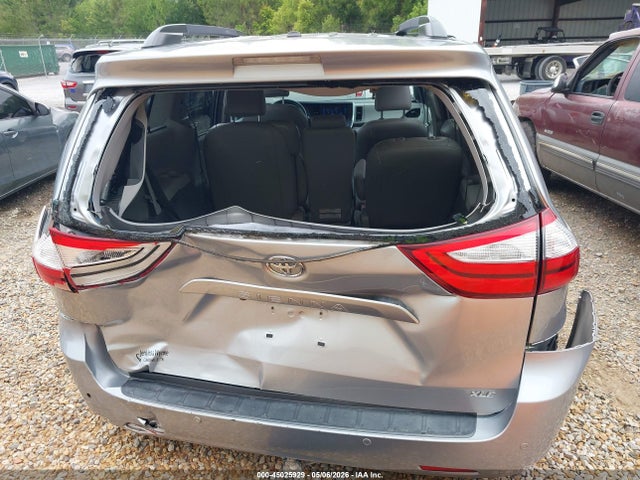 Toyota Sienna Xle Premium 8 Passenger