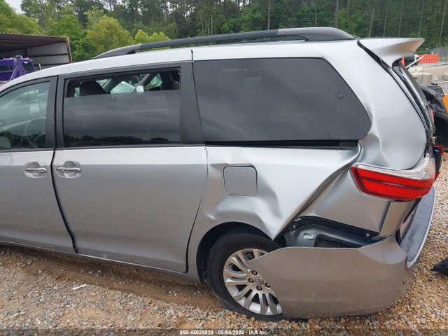 Toyota Sienna Xle Premium 8 Passenger