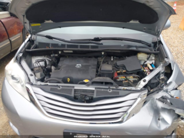 Toyota Sienna Xle Premium 8 Passenger