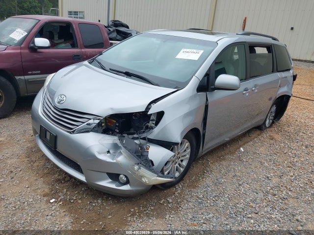 Toyota Sienna Xle Premium 8 Passenger