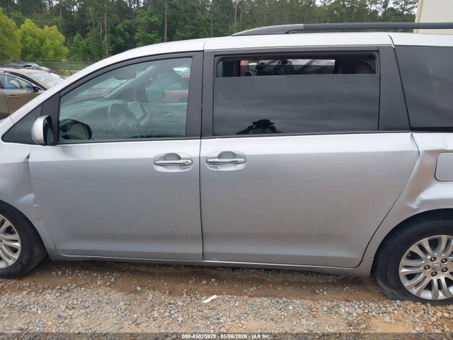 Toyota Sienna Xle Premium 8 Passenger