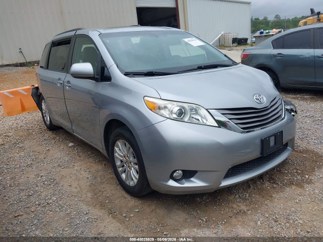 Salvage Toyota Sienna Image