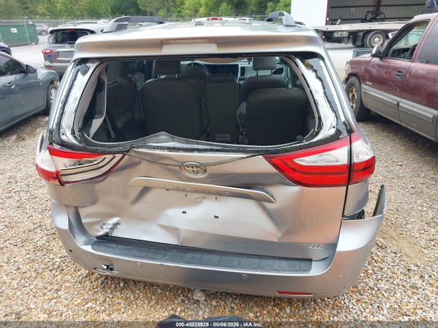 Toyota Sienna Xle Premium 8 Passenger