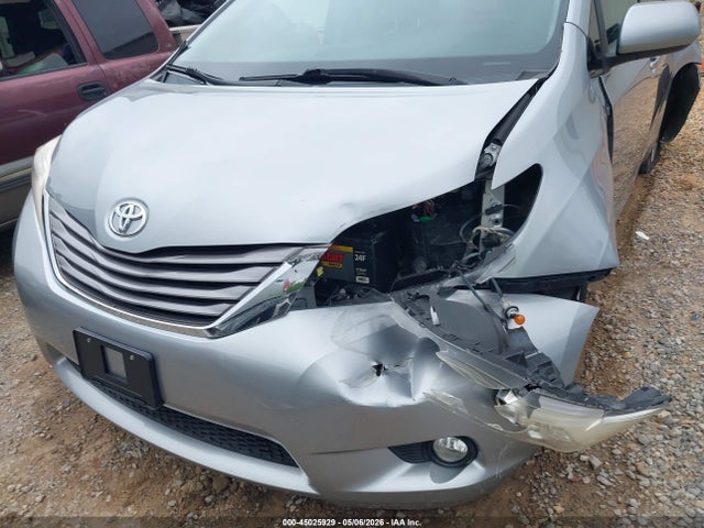 Toyota Sienna Xle Premium 8 Passenger