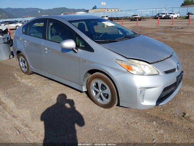 Salvage Toyota Prius Image