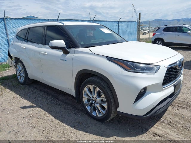 Salvage Toyota Highlander Image