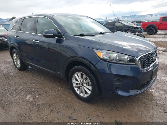 Salvage Kia Sorento Image