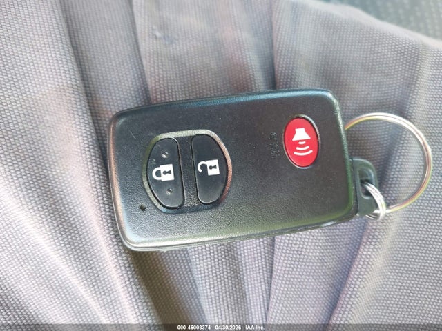 Toyota Prius v Three