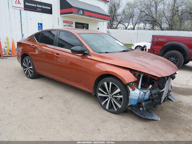 Salvage Nissan Altima Image