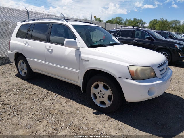 Salvage Toyota Highlander Image