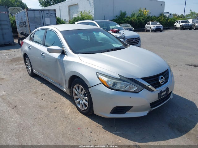 Salvage Nissan Altima Image