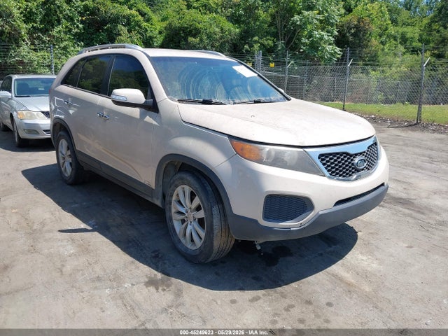 Salvage Kia Sorento Image