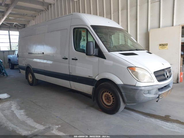 Salvage Mercedes-Benz Sprinter 2500 Image