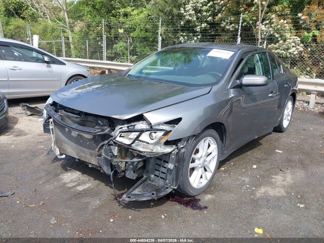 Nissan Maxima