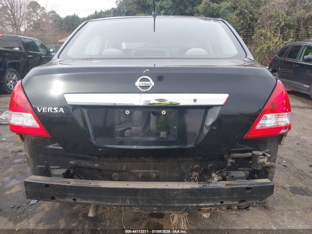 Nissan Versa 1.8s