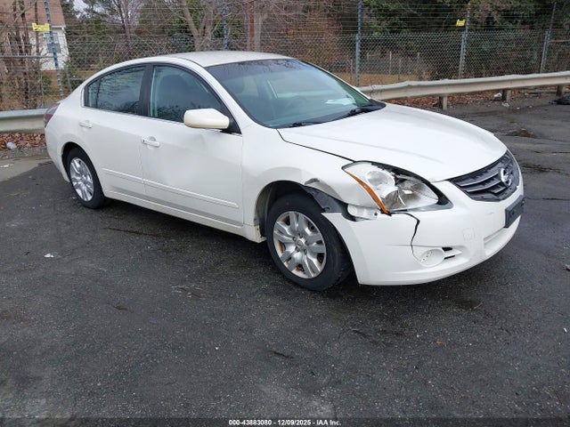 Salvage Nissan Altima Image