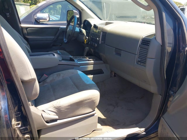 Nissan Titan Se