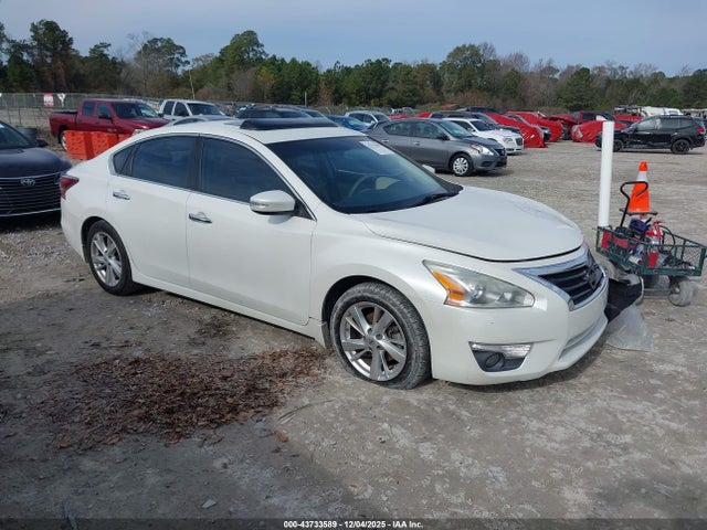 Salvage Nissan Altima Image