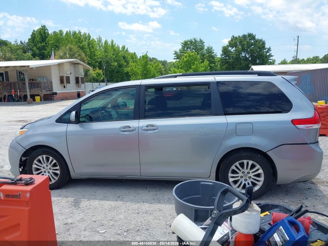 Toyota Sienna Xle V6 8 Passenger