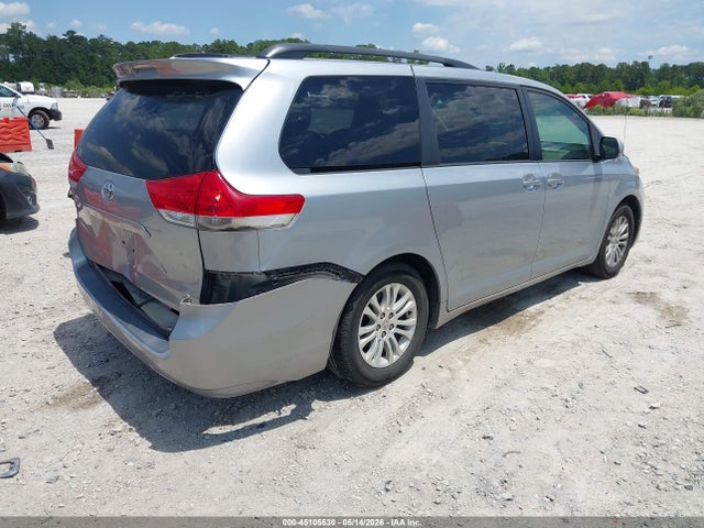 Toyota Sienna Xle V6 8 Passenger