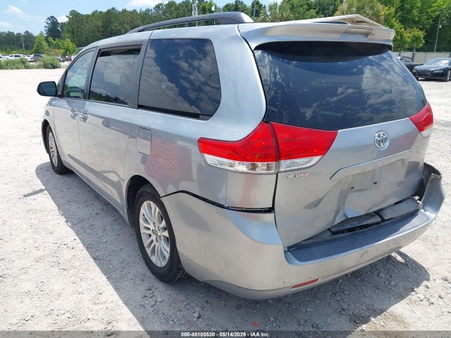 Toyota Sienna Xle V6 8 Passenger