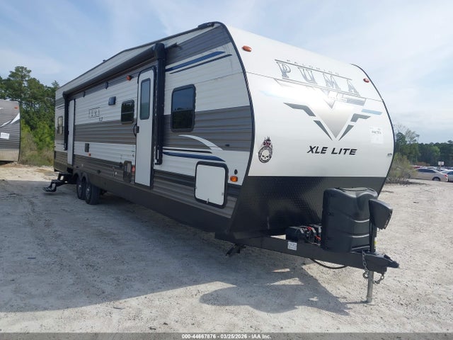 Salvage Palomino 5th Wheel Image