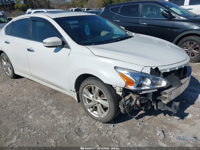Salvage Nissan Altima Image