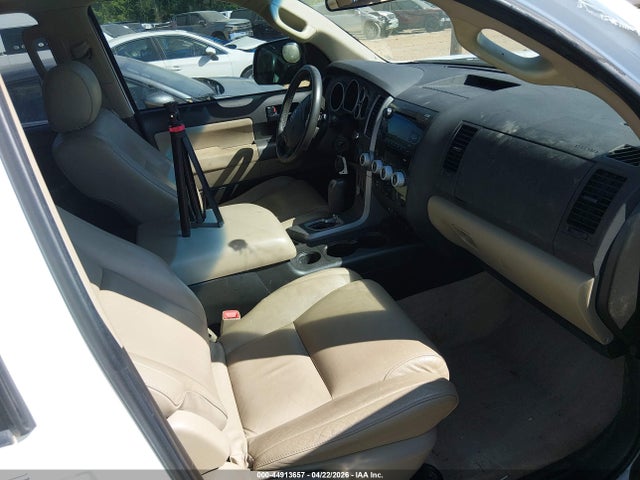 Toyota Sequoia Sr5 5.7l V8