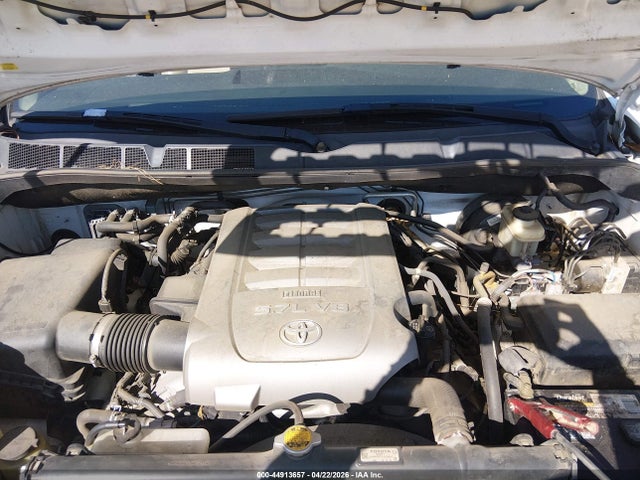 Toyota Sequoia Sr5 5.7l V8