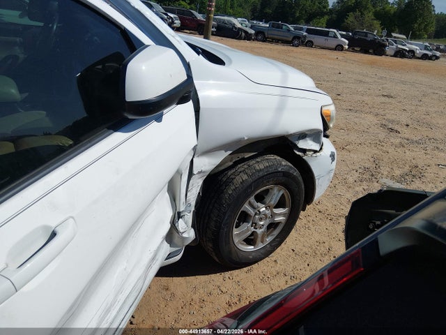 Toyota Sequoia Sr5 5.7l V8