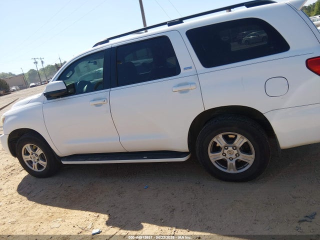 Toyota Sequoia Sr5 5.7l V8