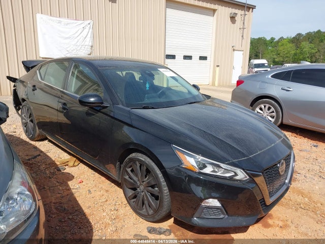 Salvage Nissan Altima Image