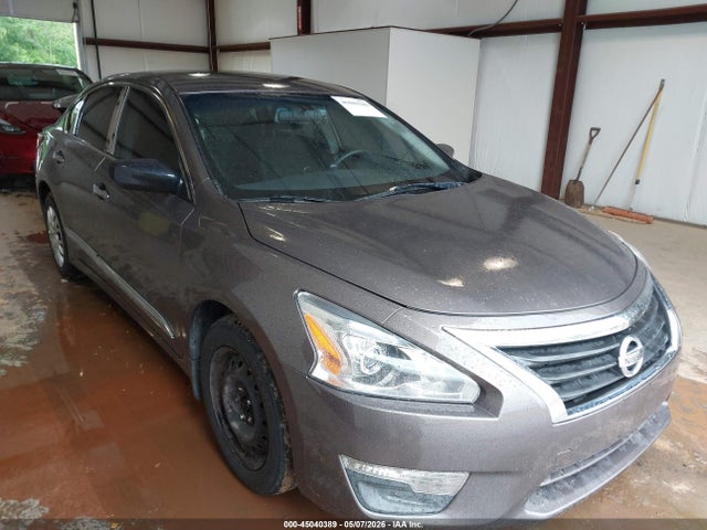 Salvage Nissan Altima Image