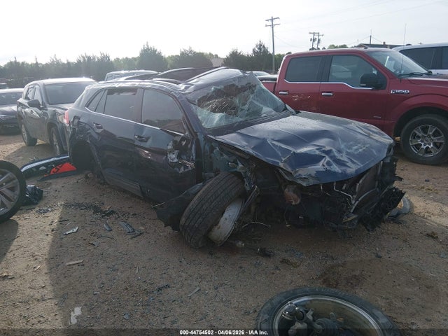 Salvage Volkswagen Atlas Image