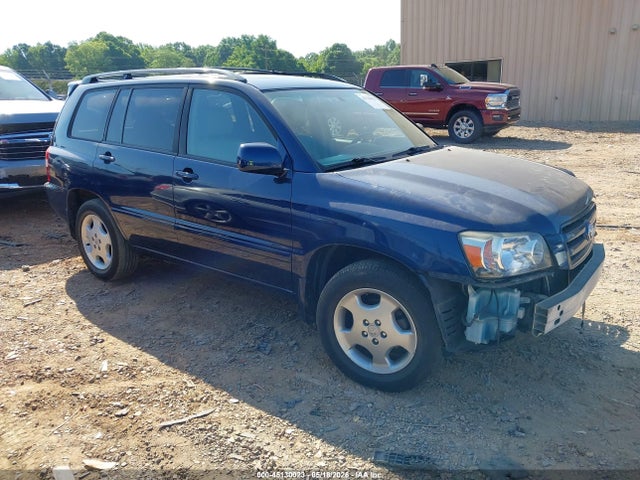 Salvage Toyota Highlander Image
