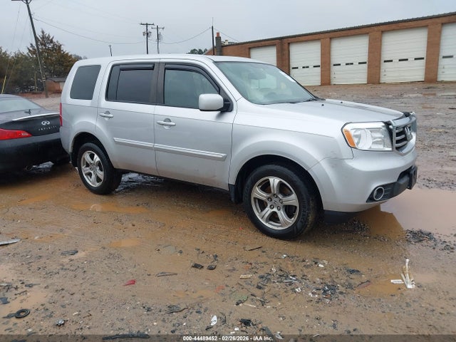 Salvage Honda Pilot Image