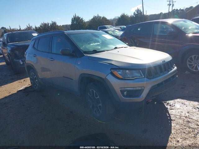 Salvage Jeep Compass Image