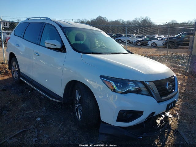 Salvage Nissan Pathfinder Image