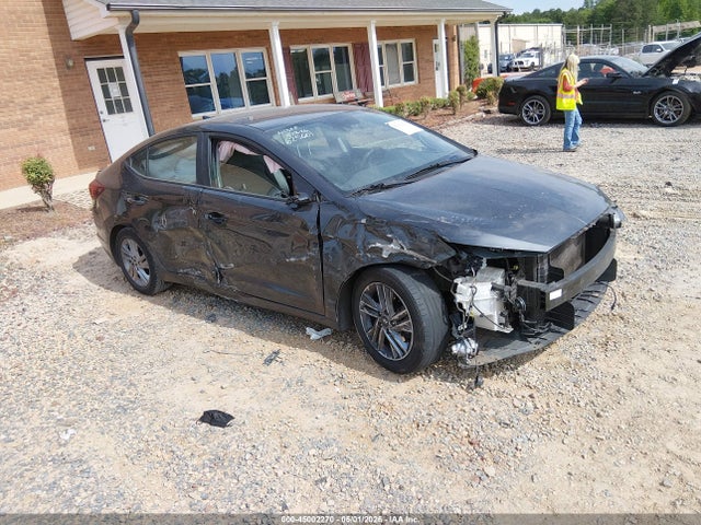 Salvage Hyundai ELANTRA Image