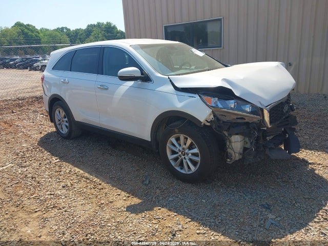 Salvage Kia Sorento Image