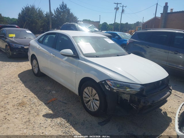 Salvage Volkswagen Jetta Image