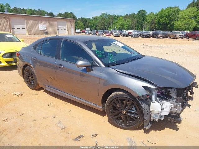 Salvage Toyota Camry Image