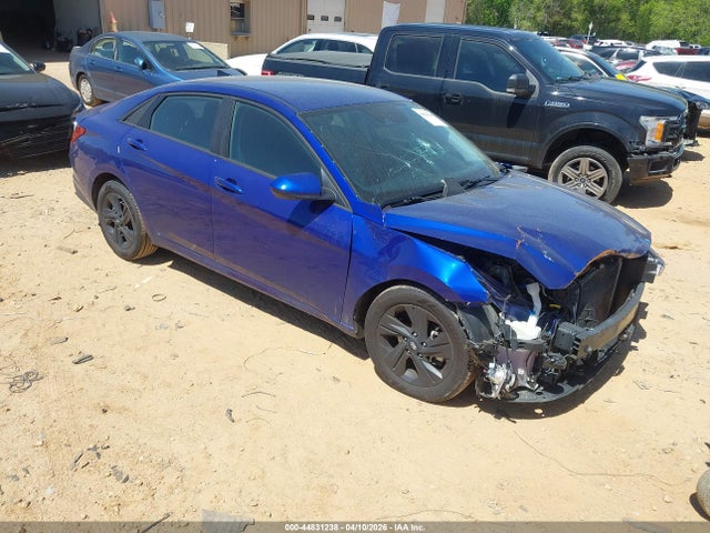 Salvage Hyundai ELANTRA Image