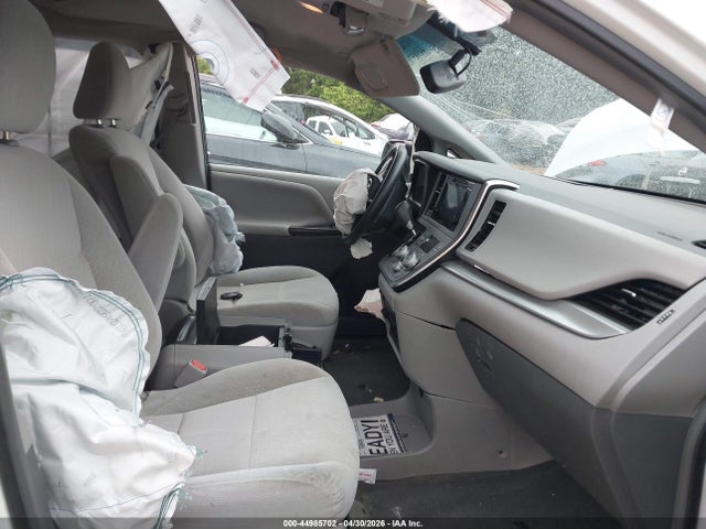 Toyota Sienna Le 8 Passenger