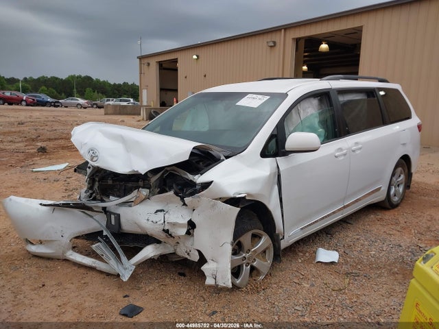 Toyota Sienna Le 8 Passenger