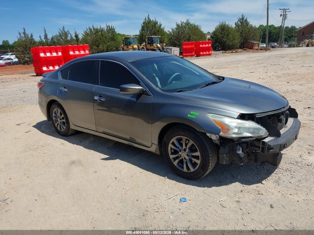 Salvage Nissan Altima Image