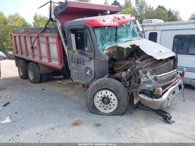 Salvage Freightliner Columbia Image